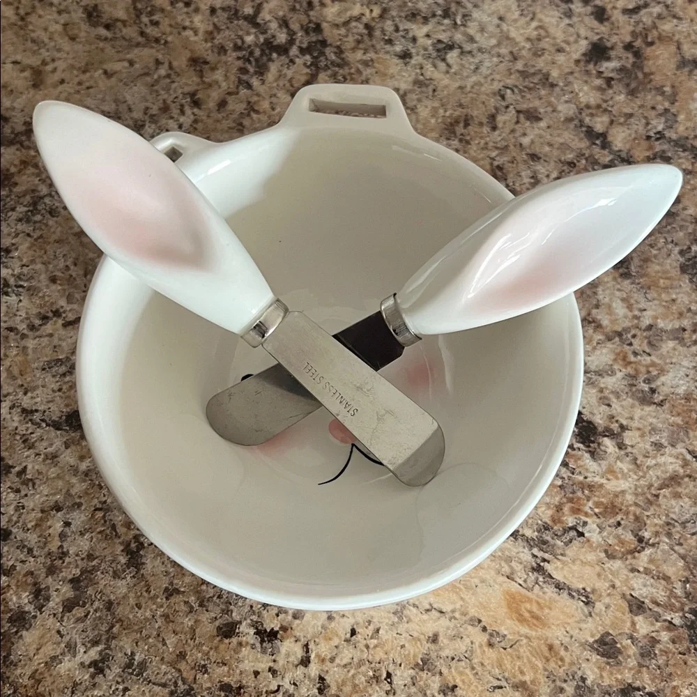 Baxter Bunny Ceramic Bowl & 2 Stainless steel Knives Spreader 3 Piece Set